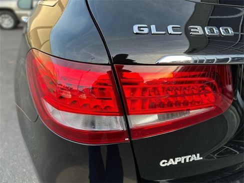 Used 2018 Mercedes-Benz GLC 300 4MATIC image 27