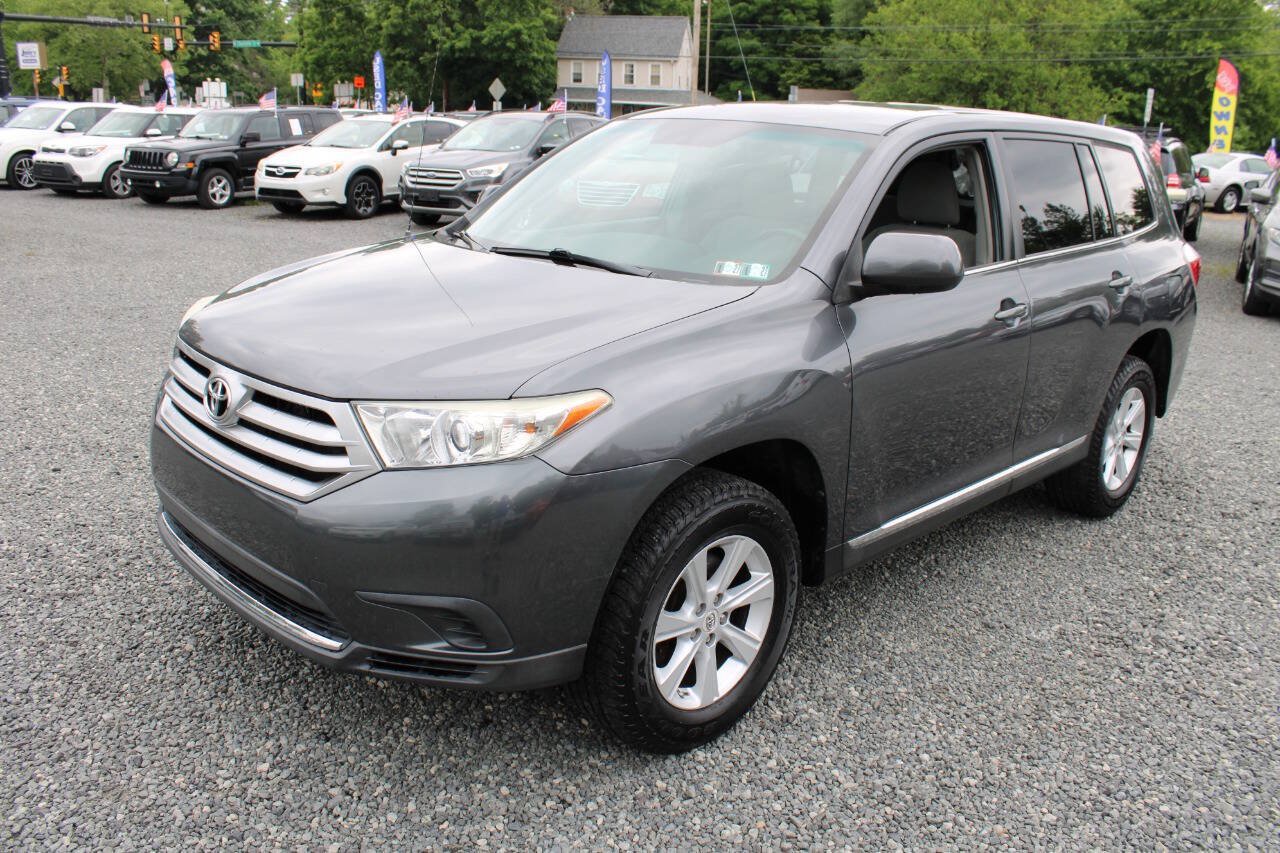 Used 2011 Toyota Highlander 4WD w/ Tow Pkg image 2
