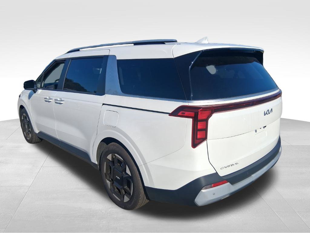 Certified 2026 Kia Carnival EX FWD image 8