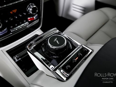 Certified 2025 Rolls-Royce Phantom Sedan image 17