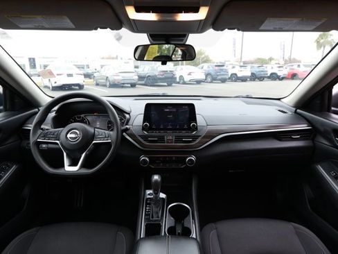 Used 2024 Nissan Altima 2.5 SV image 28