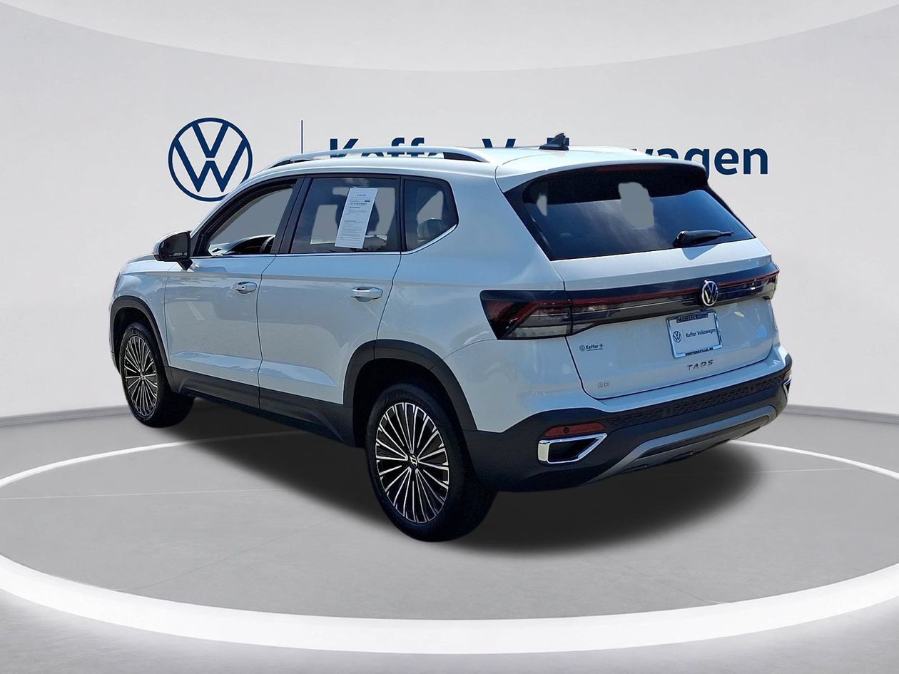 Used 2025 Volkswagen Taos SE FWD image 4
