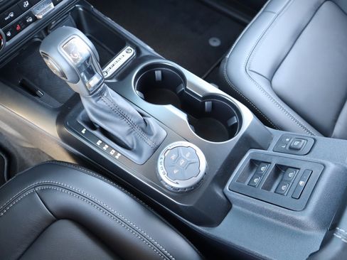 New 2025 Ford Bronco Outer Banks image 9