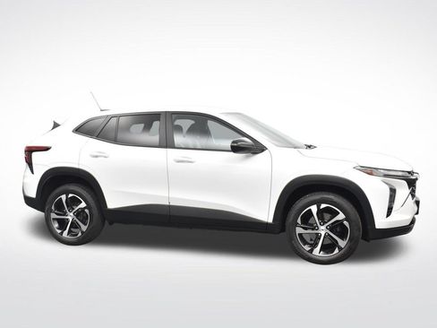 Used 2024 Chevrolet Trax RS FWD image 7