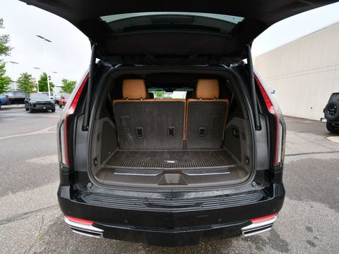 Used 2023 Cadillac Escalade Premium Luxury AWD/4WD image 7