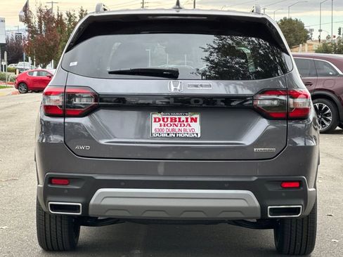 New 2025 Honda Pilot Touring image 5