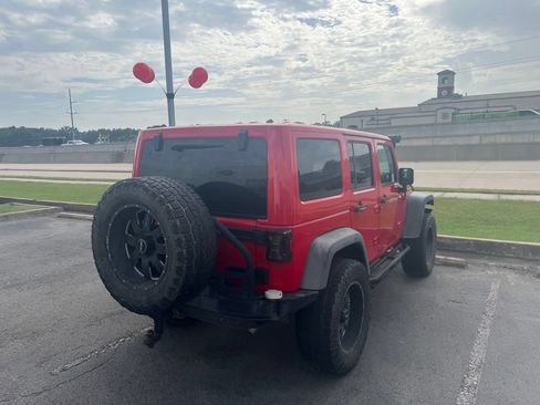 Used 2016 Jeep Wrangler Unlimited Rubicon w/ Connectivity Group AWD/4WD image 8