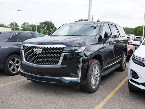Used 2024 Cadillac Escalade Premium Luxury AWD/4WD image 3