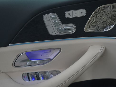 Used 2025 Mercedes-Benz GLS 450 4MATIC image 26