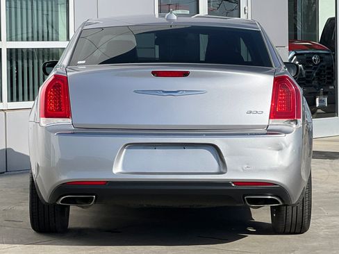 Used 2018 Chrysler 300 Limited image 5