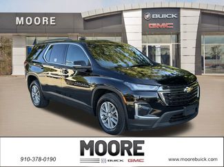 Used 2022 Chevrolet Traverse LT image 1