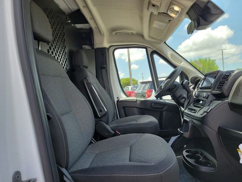 Used 2025 RAM ProMaster 2500 w/ U-Haul Equipment Group FWD image 17