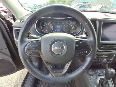 Used 2019 Jeep Cherokee Trailhawk AWD/4WD image 22