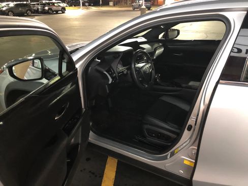 Used 2020 Lexus UX 250h w/ Premium Package image 7