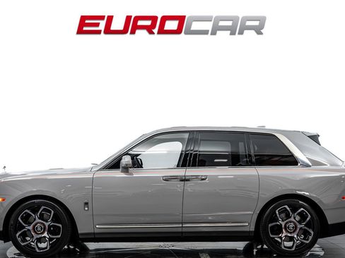 Used 2023 Rolls-Royce Cullinan image 2