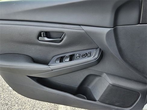 Used 2025 Nissan Sentra S image 28