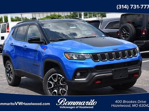 Used 2025 Jeep Compass Trailhawk AWD/4WD image 1