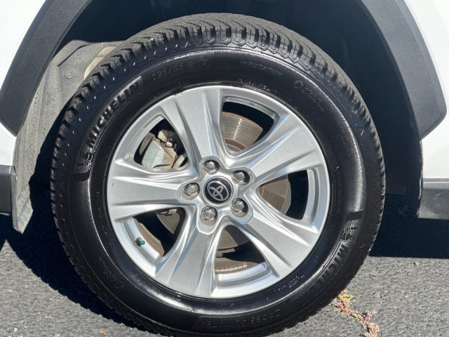 Used 2021 Toyota RAV4 XLE AWD/4WD image 24