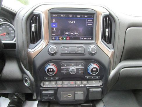 Used 2022 Chevrolet Silverado 2500 High Country w/ Z71 Off-Road Package image 16