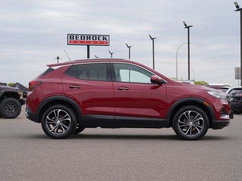 Used 2021 Buick Encore GX Essence AWD/4WD image 2