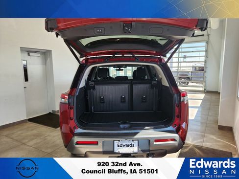 New 2026 Nissan Pathfinder Platinum w/ Cargo Package AWD/4WD image 11