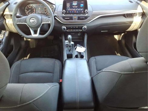 Used 2023 Nissan Altima 2.5 SV FWD image 9
