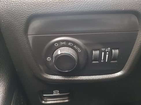 Used 2023 Jeep Grand Cherokee L Laredo AWD/4WD image 27
