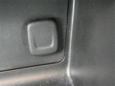 Used 2017 Chevrolet Colorado Z71 image 3