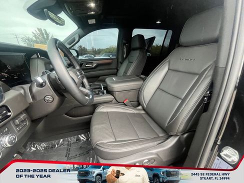 Used 2025 GMC Yukon XL Denali w/ Denali Reserve Package image 10