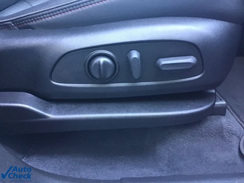 Used 2023 Chevrolet Traverse RS image 40