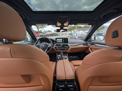 Used 2022 BMW 530i xDrive w/ Premium Package image 16