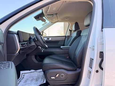 Used 2025 Hyundai Santa Fe SEL FWD image 24