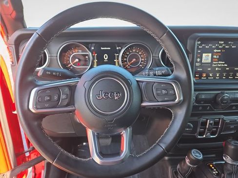 Used 2022 Jeep Wrangler Unlimited Sahara AWD/4WD image 18