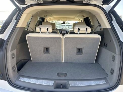 Used 2023 Cadillac XT6 Premium Luxury w/ Technology Package FWD image 11