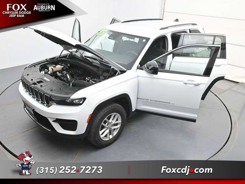 Used 2023 Jeep Grand Cherokee Laredo w/ Luxury Tech Group I AWD/4WD image 35