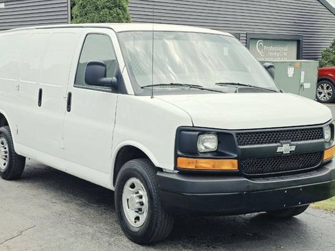 Used 2014 Chevrolet Express 2500 RWD image 11