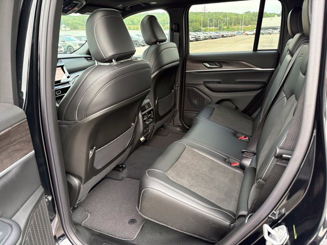 New 2026 Jeep Grand Cherokee Altitude AWD/4WD image 7