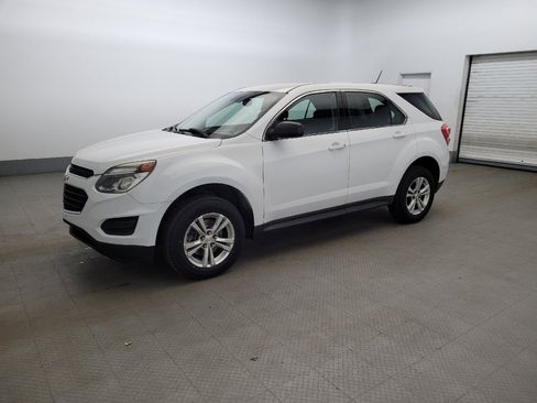 Used 2017 Chevrolet Equinox LS image 2