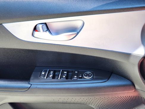 Used 2023 Kia Forte LXS w/ LXS Technology Package FWD image 22