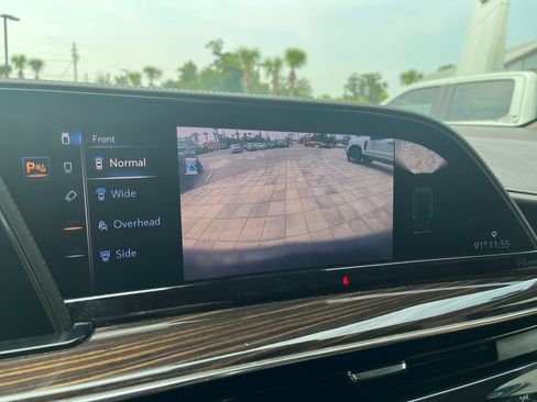 Used 2021 Cadillac Escalade Premium Luxury AWD/4WD image 26