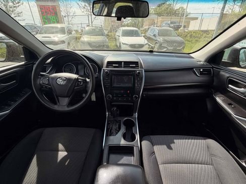 Used 2017 Toyota Camry LE FWD image 11