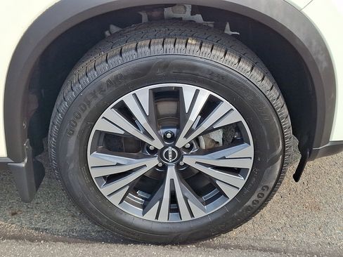 Certified 2023 Nissan Rogue SV w/ SV Premium B Package AWD/4WD image 9
