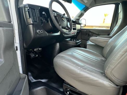 Used 2016 Chevrolet Express 2500 RWD image 9