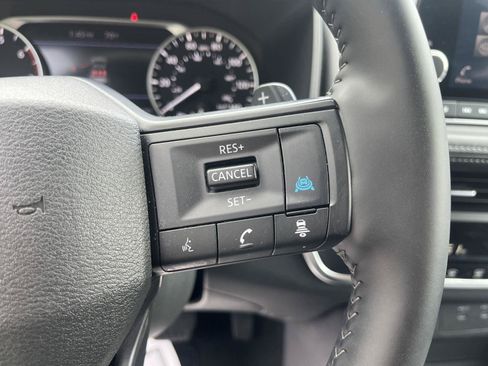 Certified 2025 Nissan Rogue SV AWD/4WD image 27