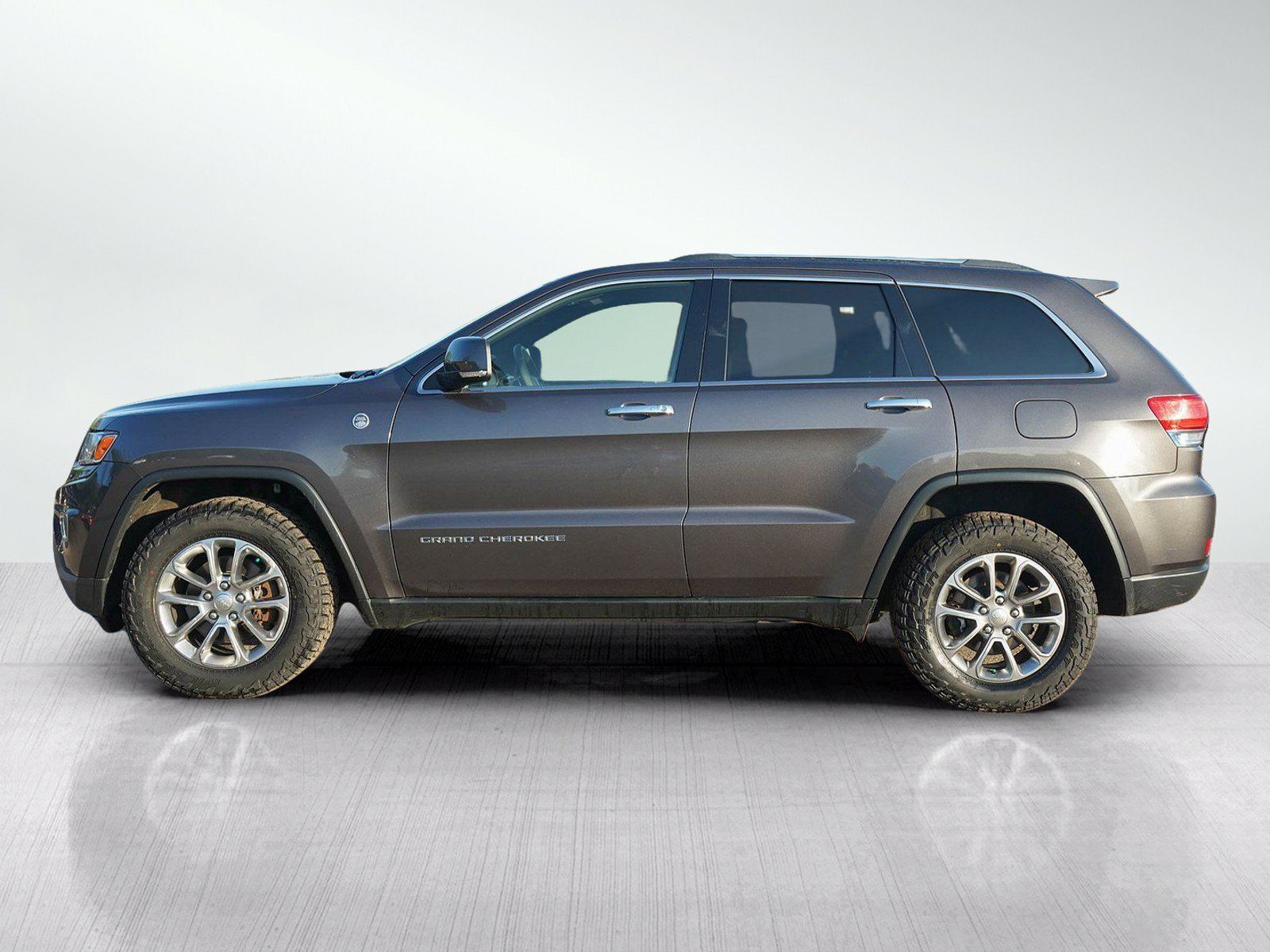 Used 2014 Jeep Grand Cherokee Limited w/ Trailer Tow Group IV AWD/4WD image 2