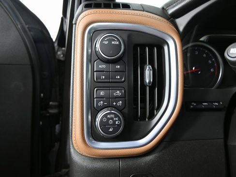 Used 2021 Chevrolet Silverado 1500 High Country w/ Technology Package image 28