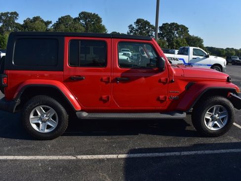 Used 2021 Jeep Wrangler Unlimited Sahara AWD/4WD image 4
