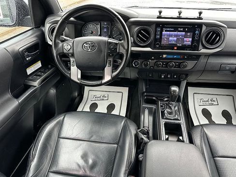 Certified 2019 Toyota Tacoma TRD Off-Road AWD/4WD image 17