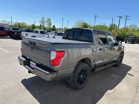 Used 2019 Nissan Titan SV w/ SV Convenience Package image 18
