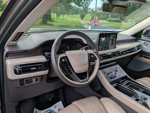 Used 2020 Lincoln Aviator Reserve w/ Equipment Group 202A AWD/4WD image 23